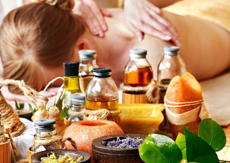 5 loại tinh dầu massage được đánh giá tốt nhất hiện nay