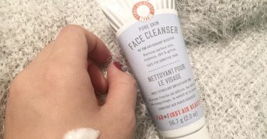 sữa rửa mặt cho da khô First Aid Beauty Pure Skin Face Cleanser