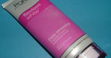 Pond’s Flawless White Deep Whitening Facial Foam