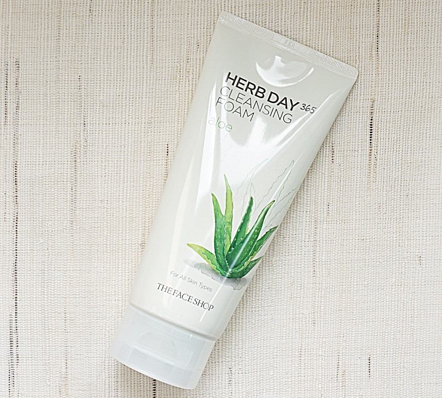 Đánh giá sữa rửa mặt The Face Shop Herb Day 365 Cleansing Foam Aloe