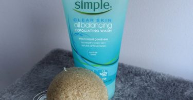 Simple Clear Skin Oil Balancing Exfoliating Wash
