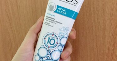 sữa rửa mặt Pond's Acne Clear Anti-Acne Facial Foam