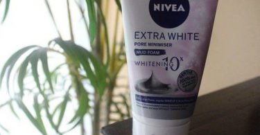 Nivea Extra White Pore Minimiser Mud Foam