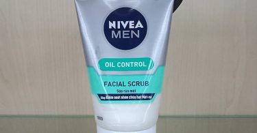 Sữa rửa mặt Nivea Men Oil Control Facial Scrub