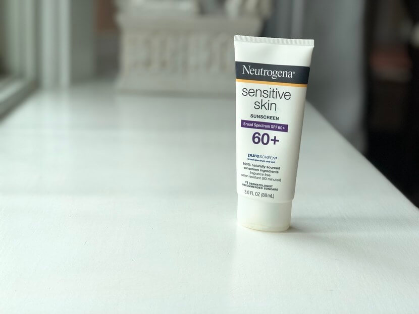 kem chống nắng Neutrogena Sensitive Skin Sunscreen Broad Spectrum SPF 60